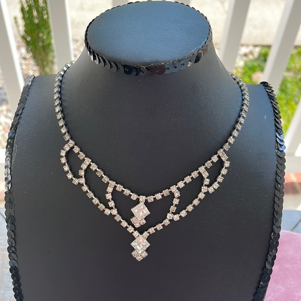Vintage rhinestone necklace. 15” long.
